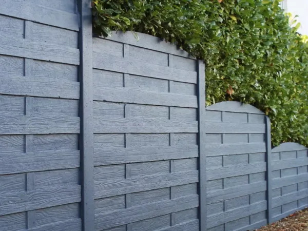 Betonzaun Motivplatte Elegant mit klarer Linienstruktur in grau