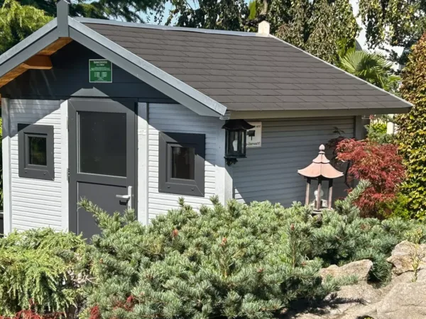 Gartenhaus passend zur Betonmotivplatte Linear