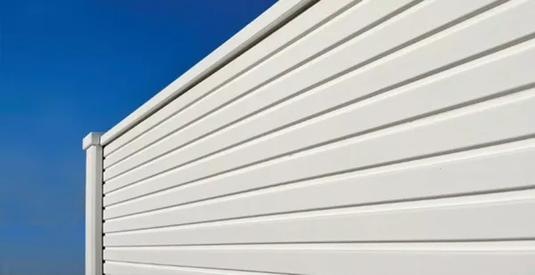 Klassik-Betonzaunmotivplatte Linear mit kompaktem Linienmotiv in Grau