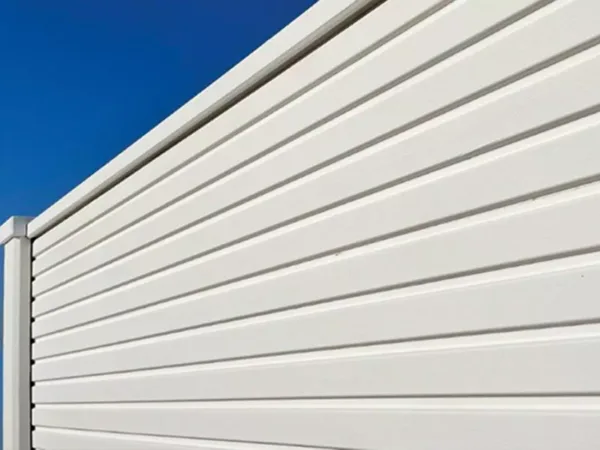 Klassik-Betonzaunmotivplatte Linear mit kompaktem Linienmotiv in Grau