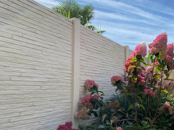 Betonzaunplatte Toscana aus Beton in grauer Steinoptik