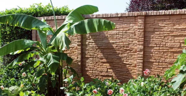 Betonzaun Nostalgie, mediterranes Design für Außenanlagen