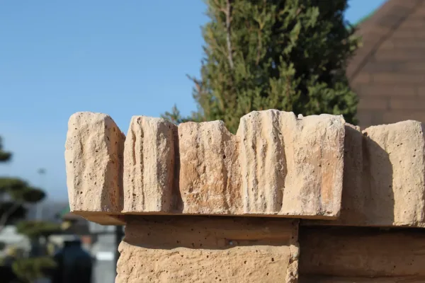 Betonzaun Pfostenkappe für das Baukastensystem Mediterran, wetterbeständiger Abschluss in passender Motivstruktur