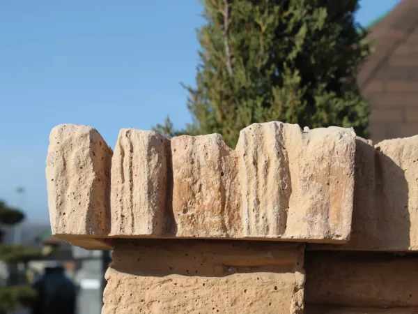 Betonzaun Pfostenkappe für das Baukastensystem Mediterran, wetterbeständiger Abschluss in passender Motivstruktur