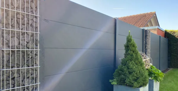 Betonzaun-Motivplatte Glatte Platte in schlichtem Grau