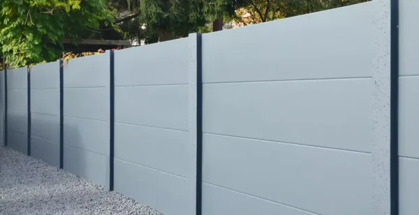 Betonzaun Glatte Platte – kombinierbares Betonzaunelement für individuelle Lösungen