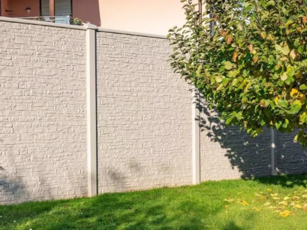 Betonmotivplatte Montana für moderne Zaungestaltung