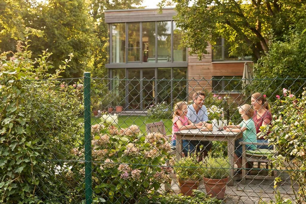 Maschendrahtzaun kaufen für mehr Sichereheit vor Hunden